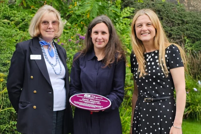Huge congratulations to Royal High Bath alumna Jane Pearce, who has been honoured with a purple plaque at her former school after winning the prestigious Innovate UK Women in Innovation Award. 🌟